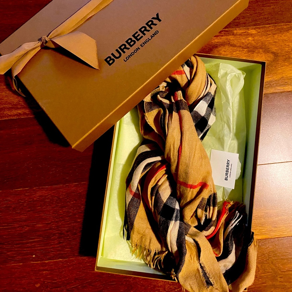 Burberry Gauze Scarf